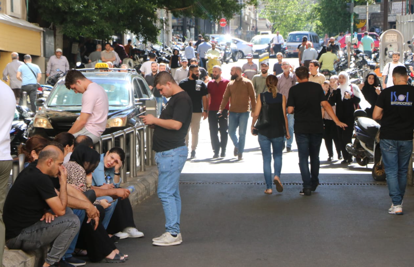 بالصور-كيف هي الأجواء أمام مستشفى الجامعة الأميركية؟